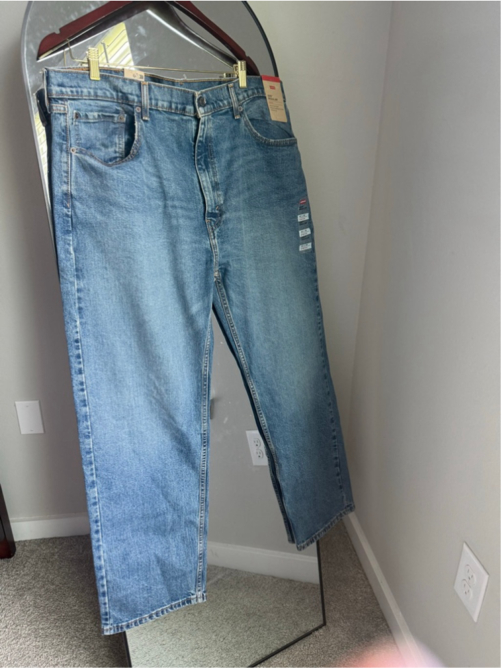 Levi's 505 Jeans Mens 42x30
Regular Fit Stretch Straight Leg Denim